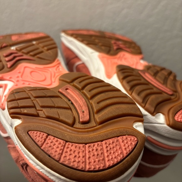 Vionic Walker Women's Plantar Fasciitis Shoe - Pink Rose Suede Size 7.5 - Picture 14 of 15